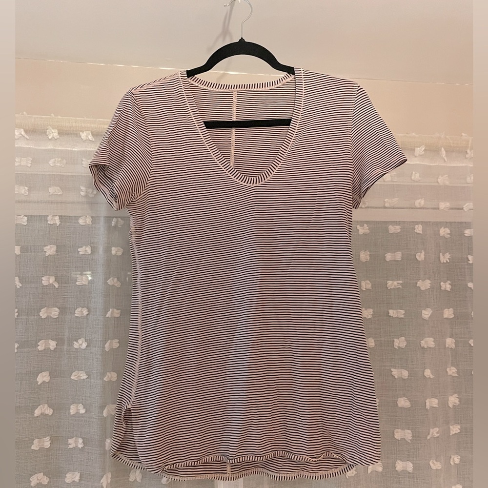Lululemon tshirt
